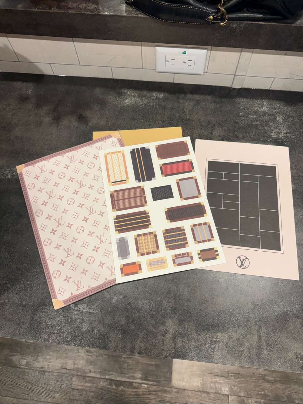 Louis Vuitton Event Craft Folder - Picture 6 of 11
